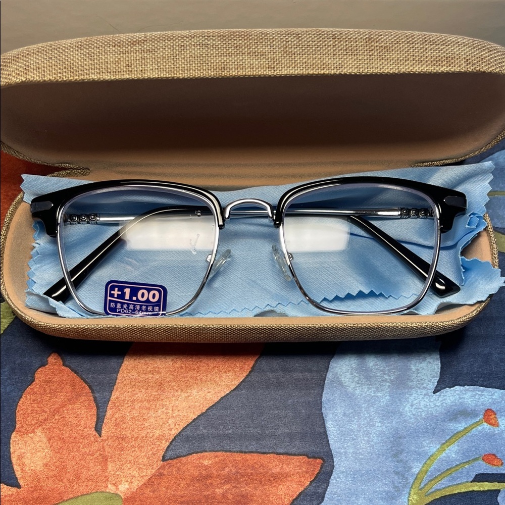 Source Unknown Black and Silver Women's Glasses